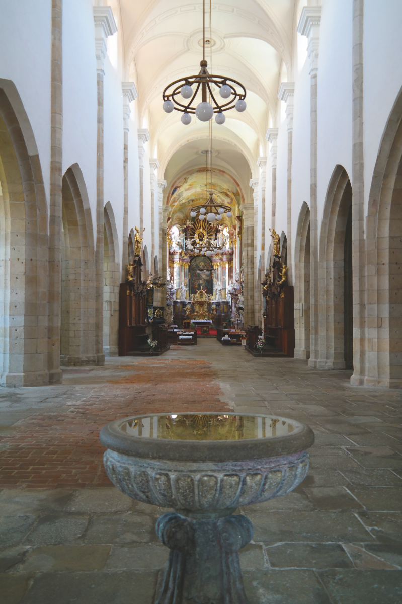 Die Klosterkirche trägt die Handschrift der berühmten Baumeisterfamilie Parler.