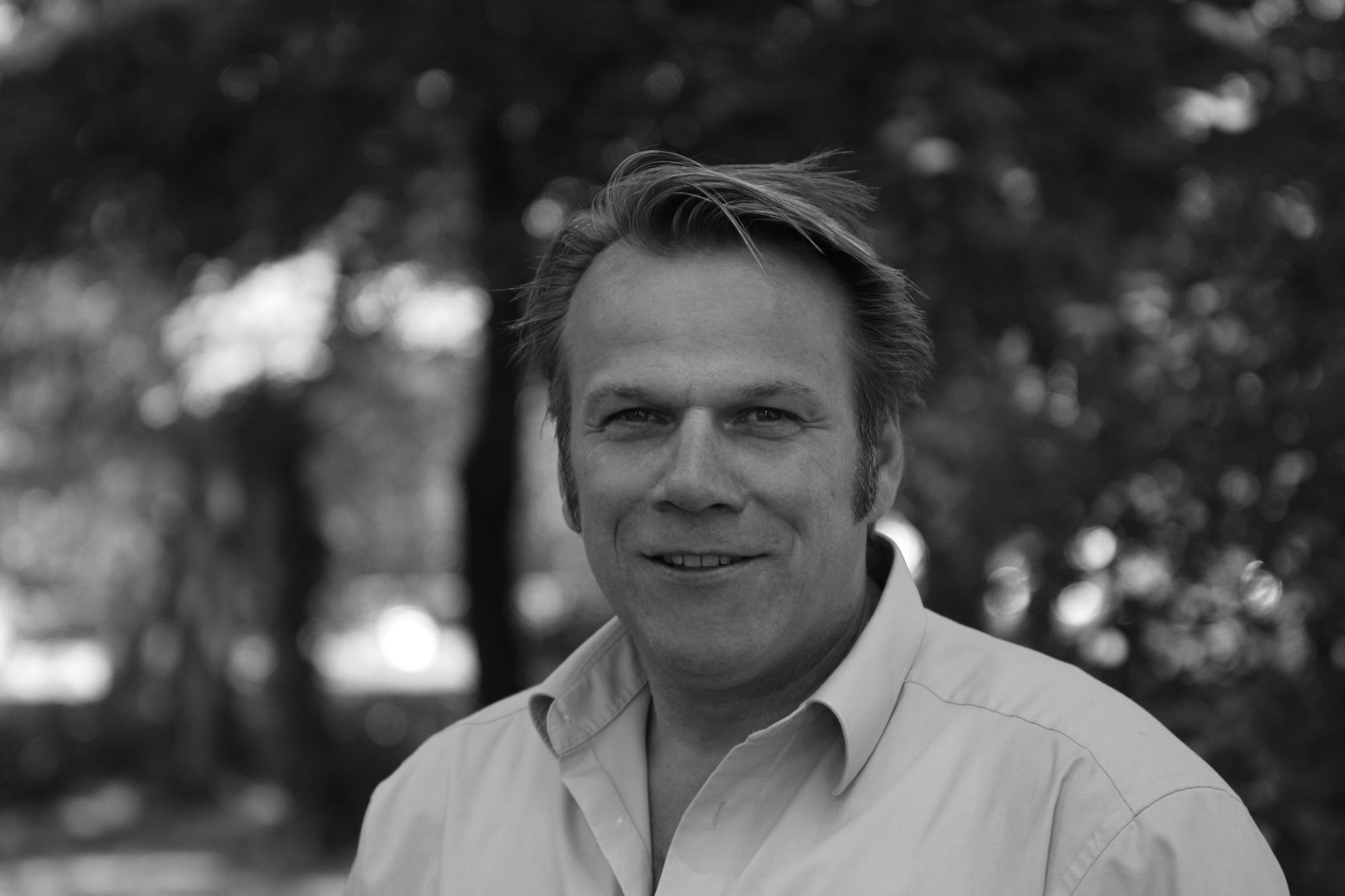 Schwarz-weiß Portraitfoto von Jens Dreisbach