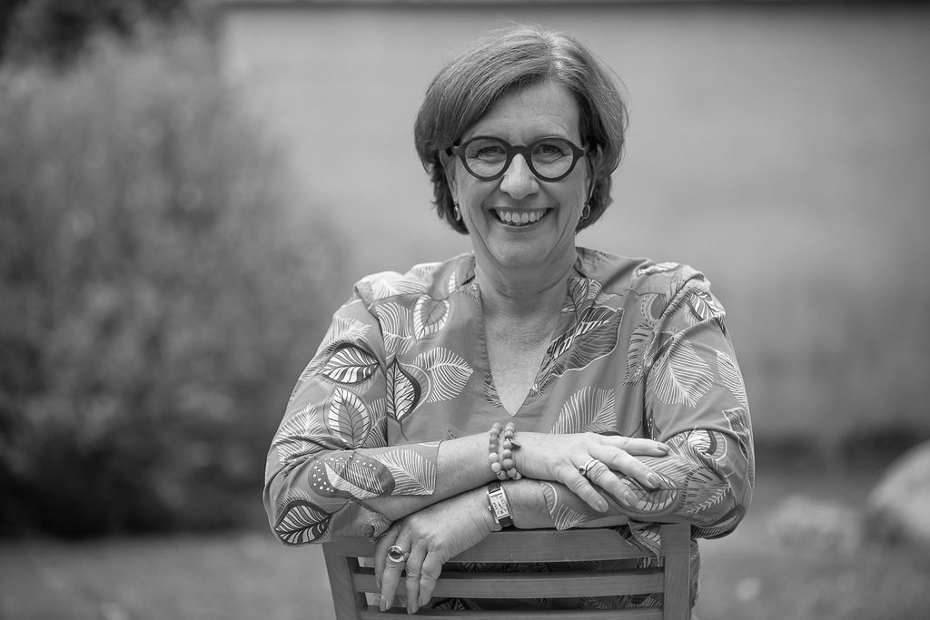 Schwarz-weiß Portraitfoto von Petra Trautwein