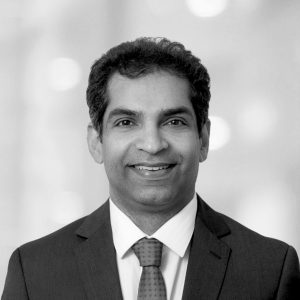 Schwarz Weiß Portrait von Syal Kumar