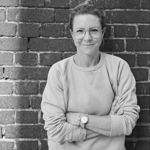 Schwarz Weiß Portrait von Ruth BIallowons