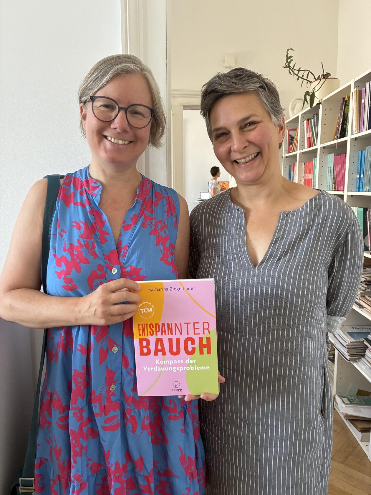 katharina ziegelbauer und kneipp programmleiterin ilka grunenberg